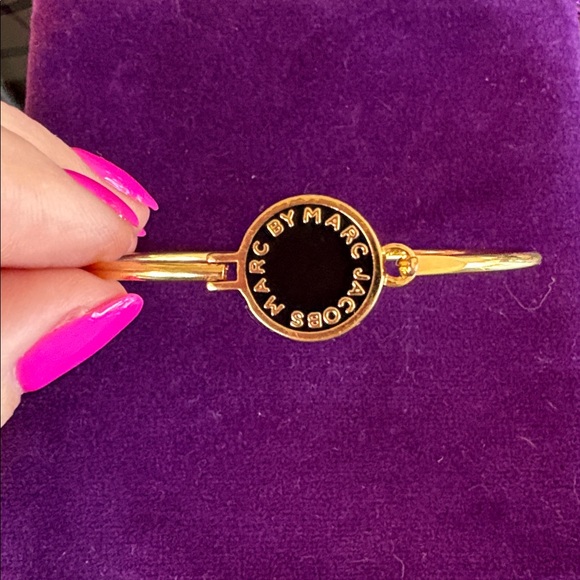 Marc Jacobs Jewelry - Marc Jacobs Gold/Black Enamel Hinge clip bracelet like new